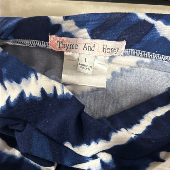 Elegant Navy and White Tie-Dye Pencil Skirt - Picture 2 of 3